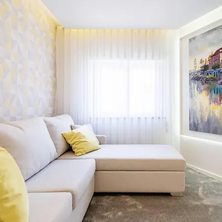 Whome Stylish & Modern Luxury In Center